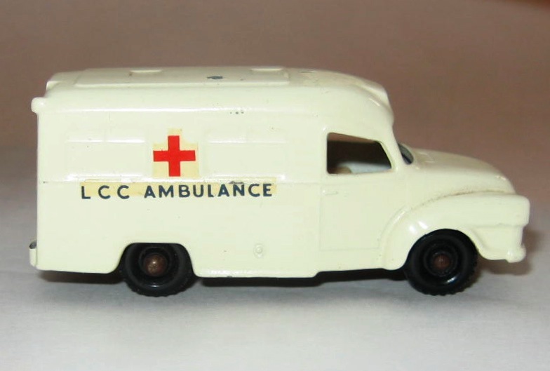 14 C10 Bedford Ambulance.jpg